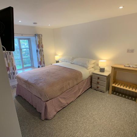 Swan House Tea Room And Bed & Breakfast ลิดนีย์ ภายนอก รูปภาพ