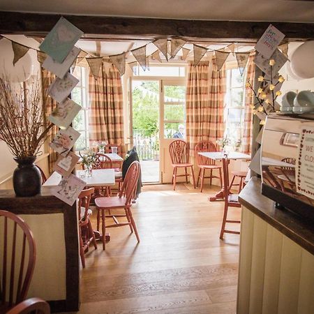Swan House Tea Room And Bed & Breakfast ลิดนีย์ ภายนอก รูปภาพ
