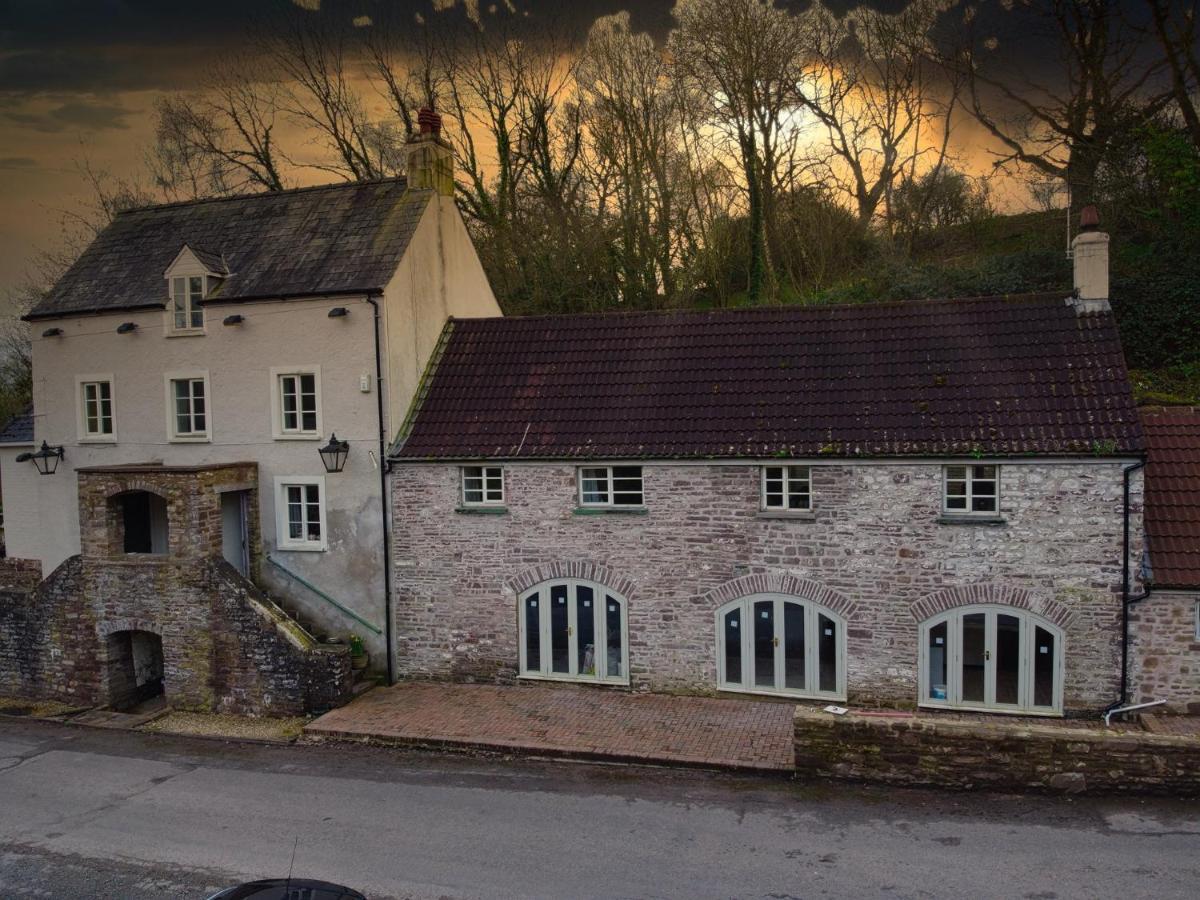 Swan House Tea Room And Bed & Breakfast ลิดนีย์ ภายนอก รูปภาพ